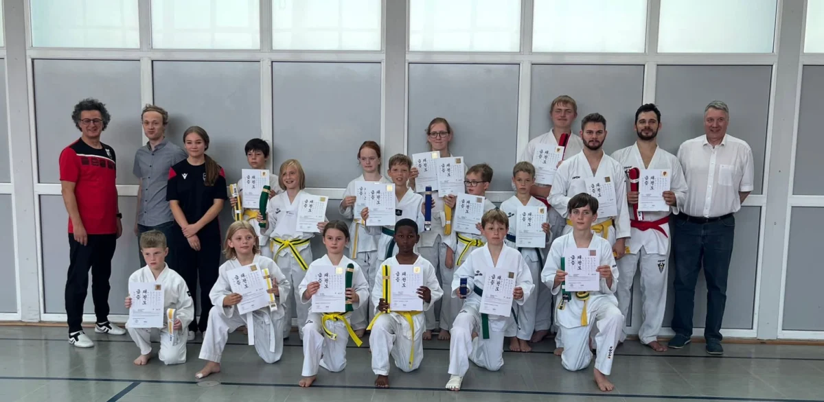 Erste erfolgreiche Taekwondo-Gurtprüfung beim TuRa Freienohl